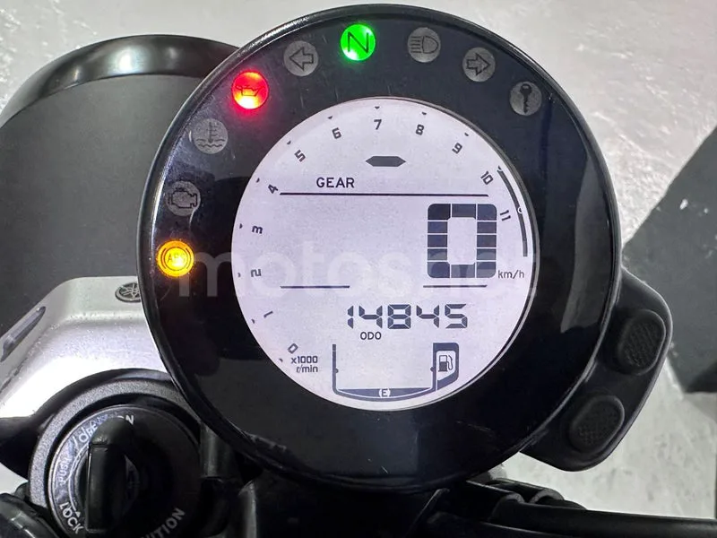 Yamaha XSR700 - Vista 10