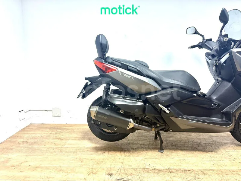 Yamaha XMAX 400 - Vista 3