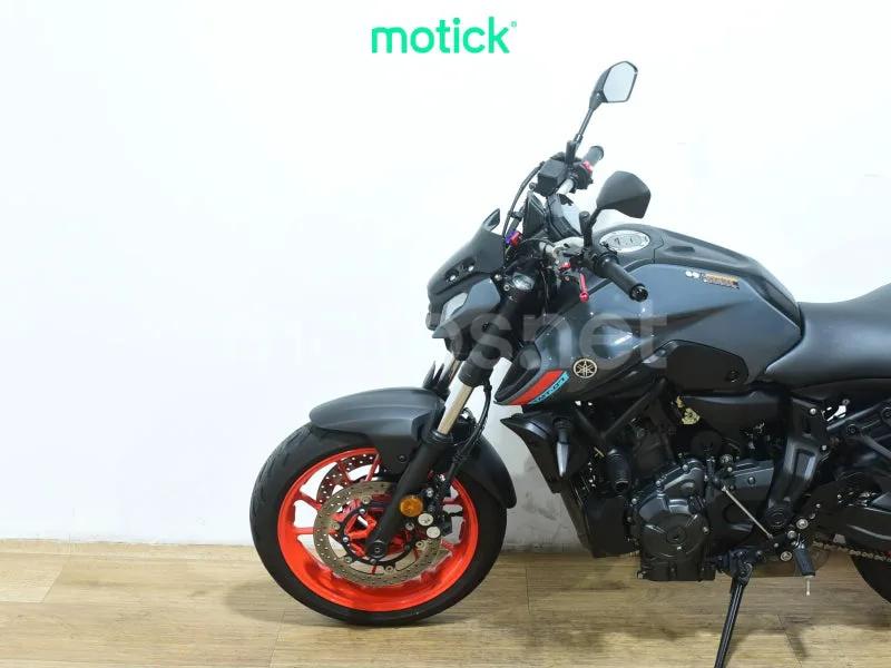 Yamaha MT-07 - Vista 8