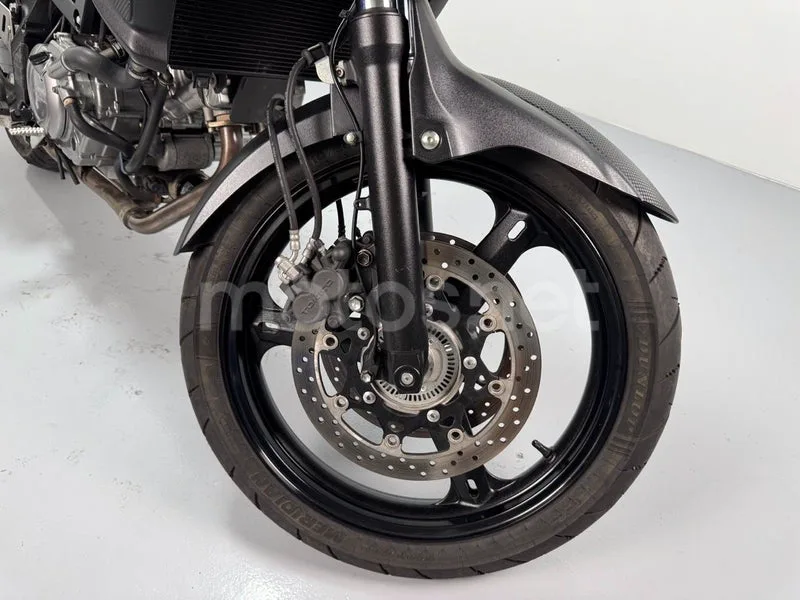Suzuki V-Strom 650 - Vista 13