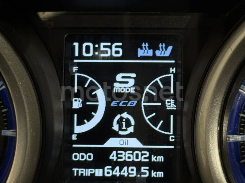 Yamaha TMAX - Vista 11