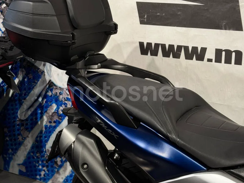 Yamaha TMAX - Vista 4
