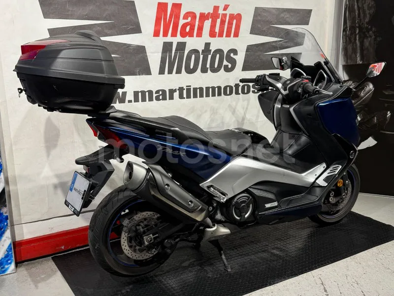 Yamaha TMAX - Vista 5
