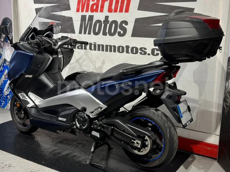 Yamaha TMAX - Vista 10