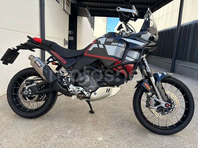 Ducati DesertX - Vista 3