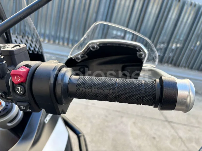 Ducati DesertX - Vista 6