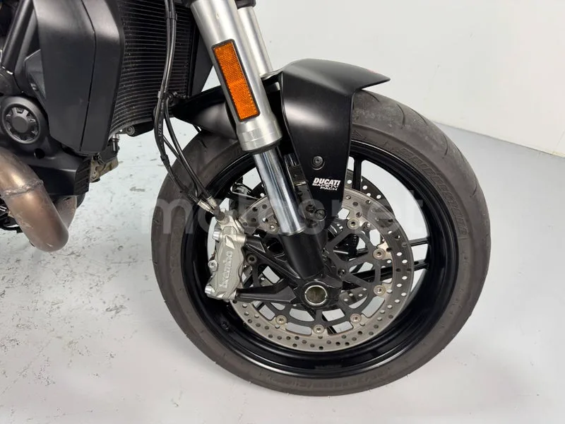 Ducati Monster 821 - Vista 13