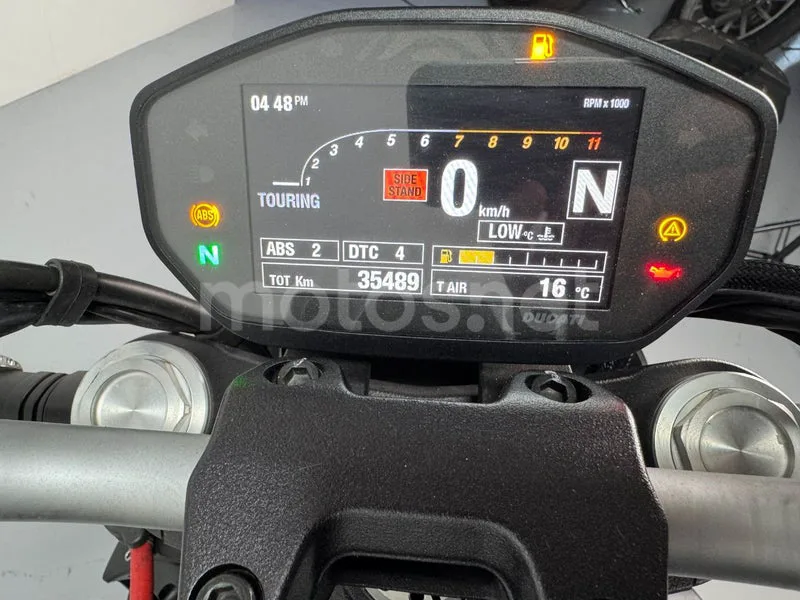 Ducati Monster 821 - Vista 19