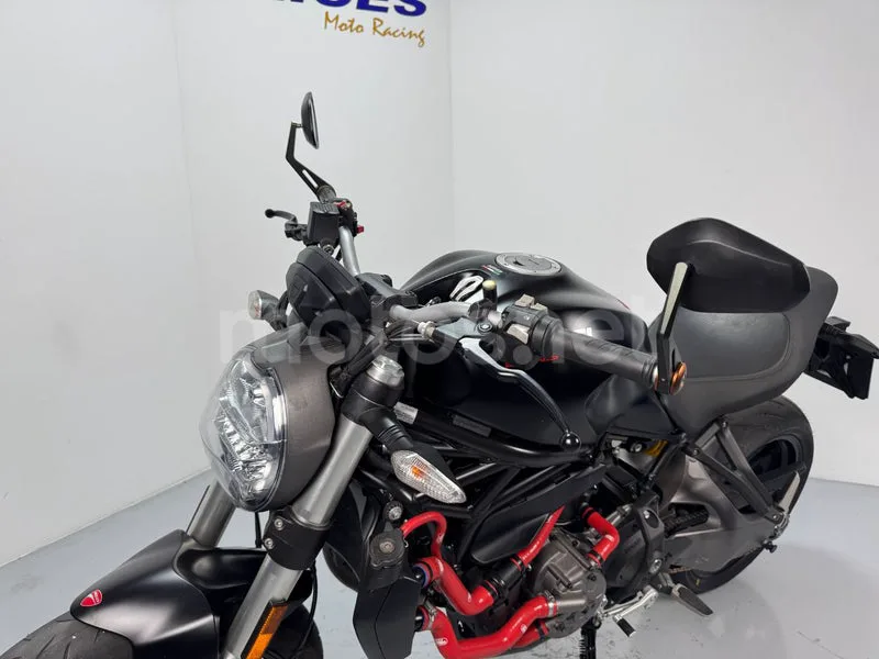 Ducati Monster 821 - Vista 4