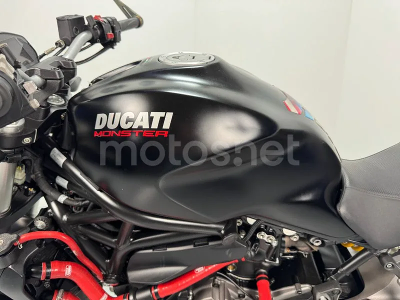 Ducati Monster 821 - Vista 6
