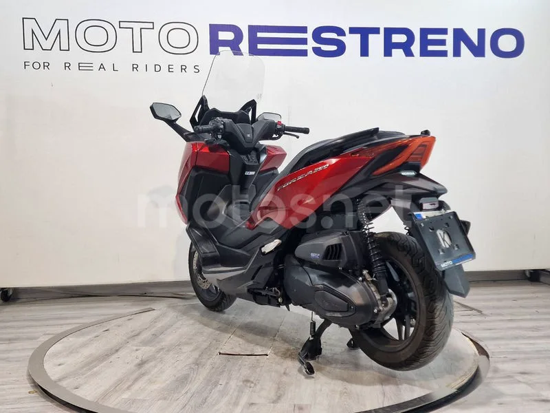 Honda Forza 350 - Vista 3