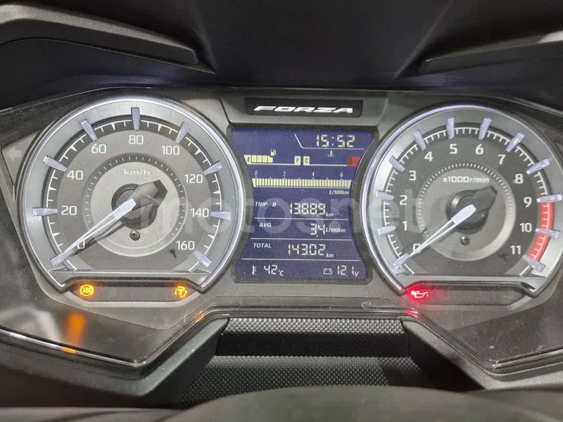 Honda Forza 350 - Vista 9