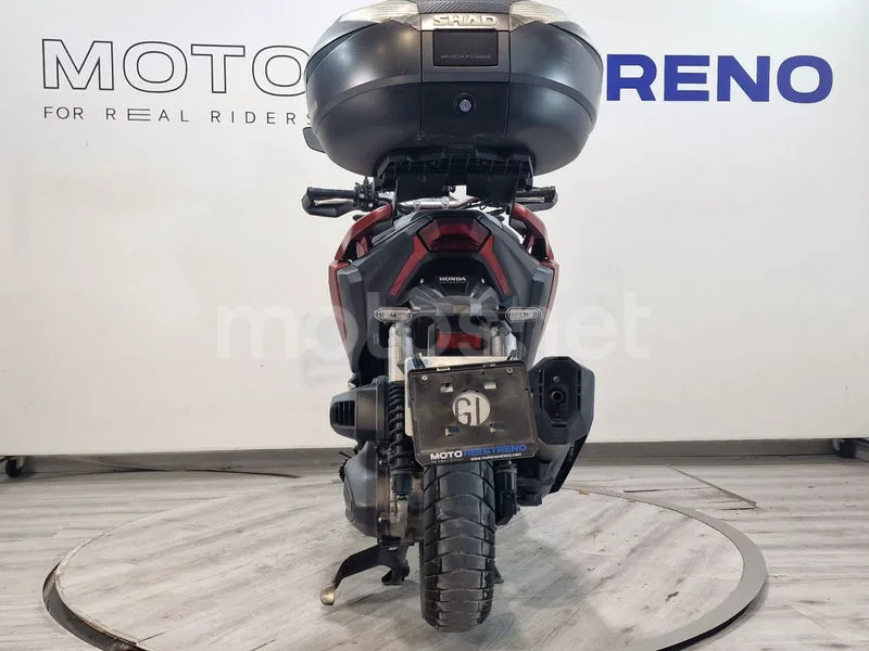 Honda ADV350 - Vista 8
