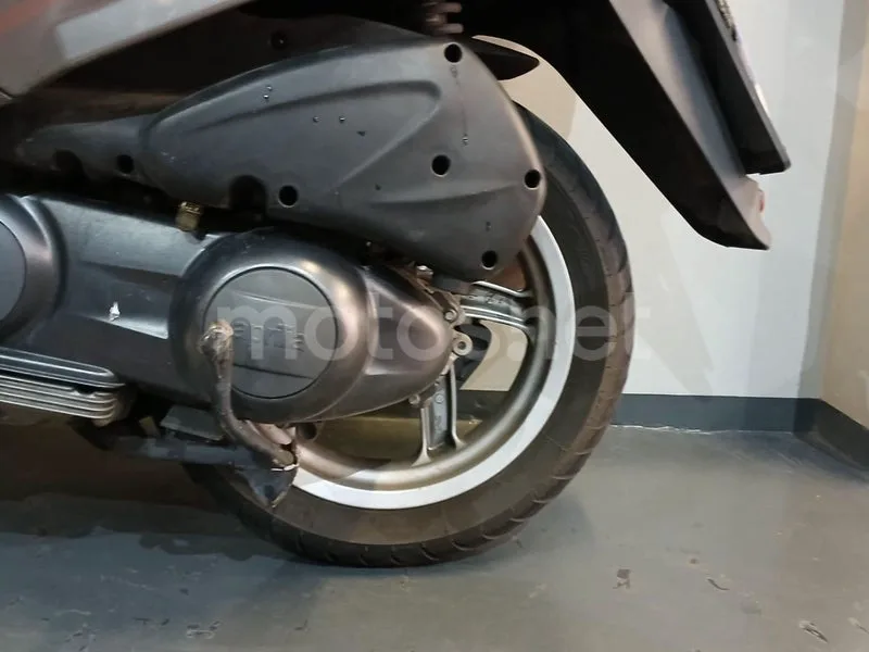 Aprilia Atlantic 250 - Vista 12
