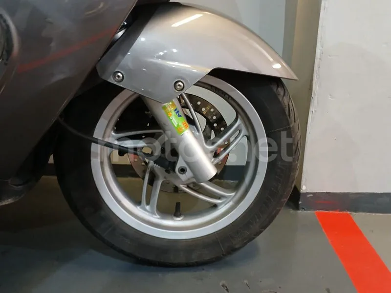 Aprilia Atlantic 250 - Vista 15