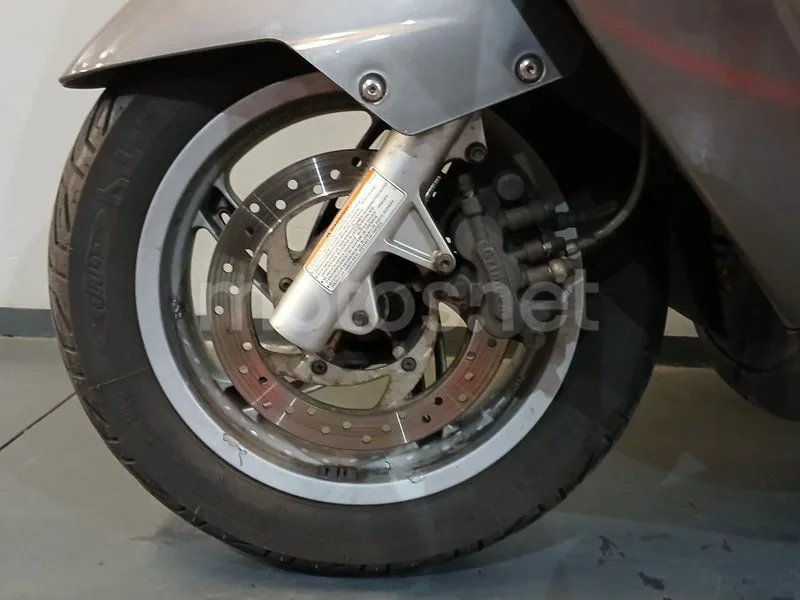 Aprilia Atlantic 250 - Vista 10