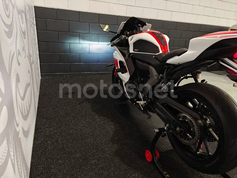 Yamaha YZF-R7 - Vista 5