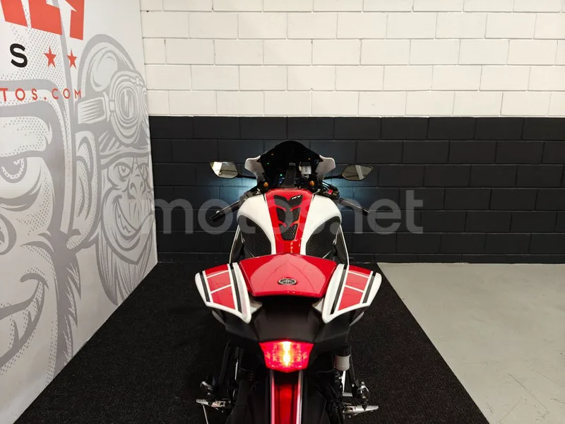 Yamaha YZF-R7 - Vista 9
