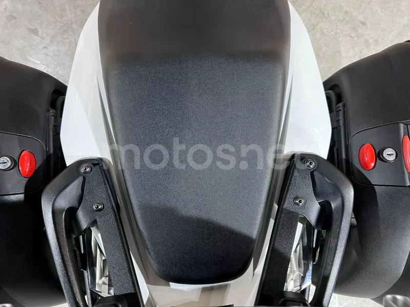 Honda VFR800F - Vista 17