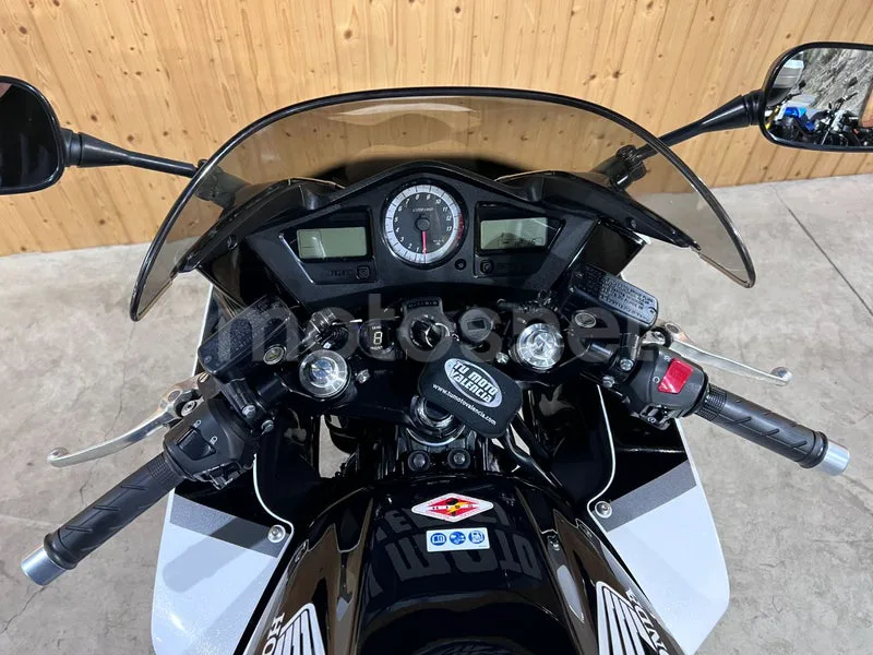 Honda VFR800F - Vista 22
