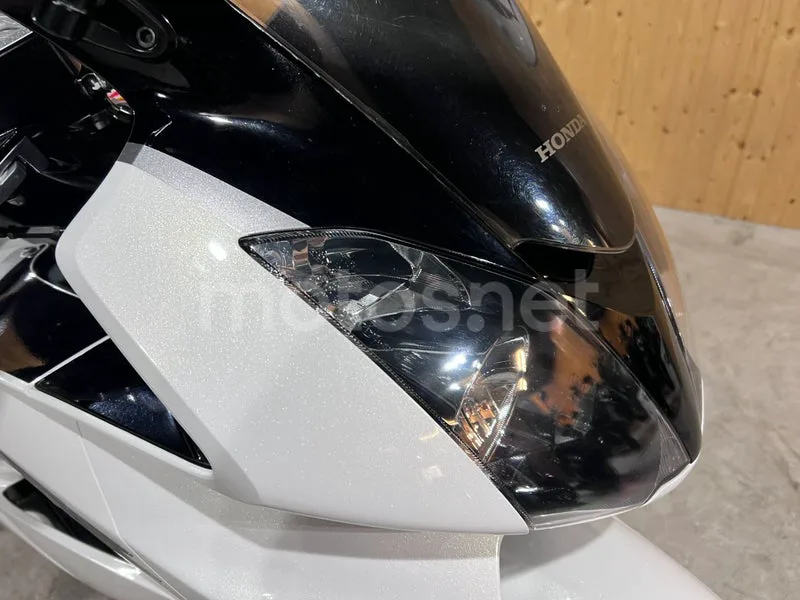 Honda VFR800F - Vista 32