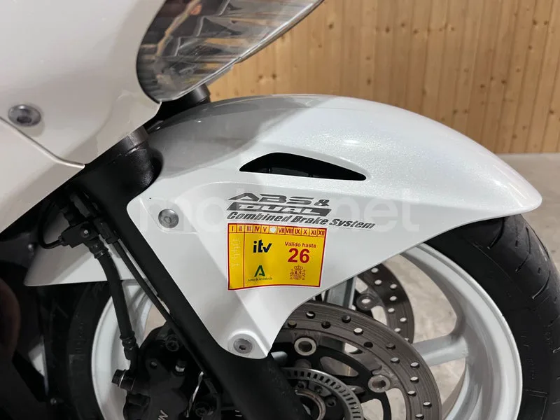 Honda VFR800F - Vista 34