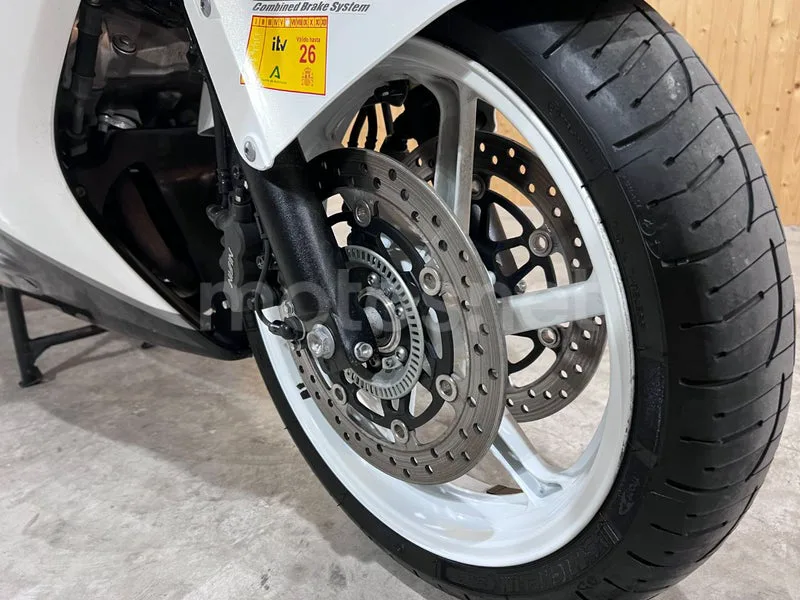 Honda VFR800F - Vista 37