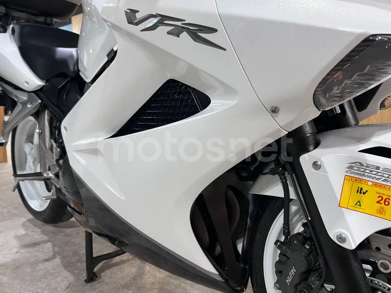 Honda VFR800F - Vista 39