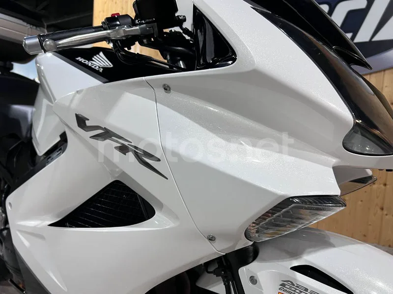 Honda VFR800F - Vista 40