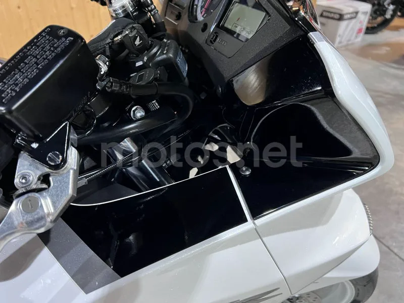Honda VFR800F - Vista 41