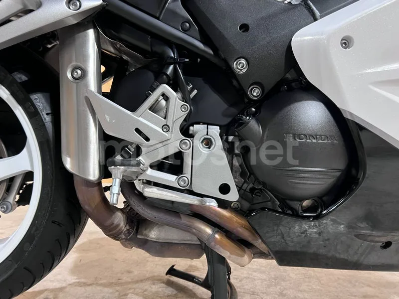 Honda VFR800F - Vista 45