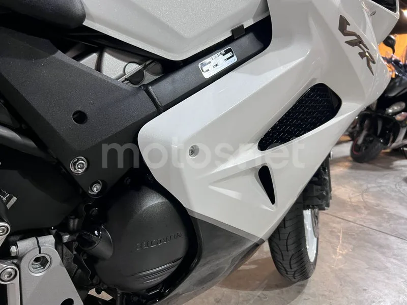 Honda VFR800F - Vista 48