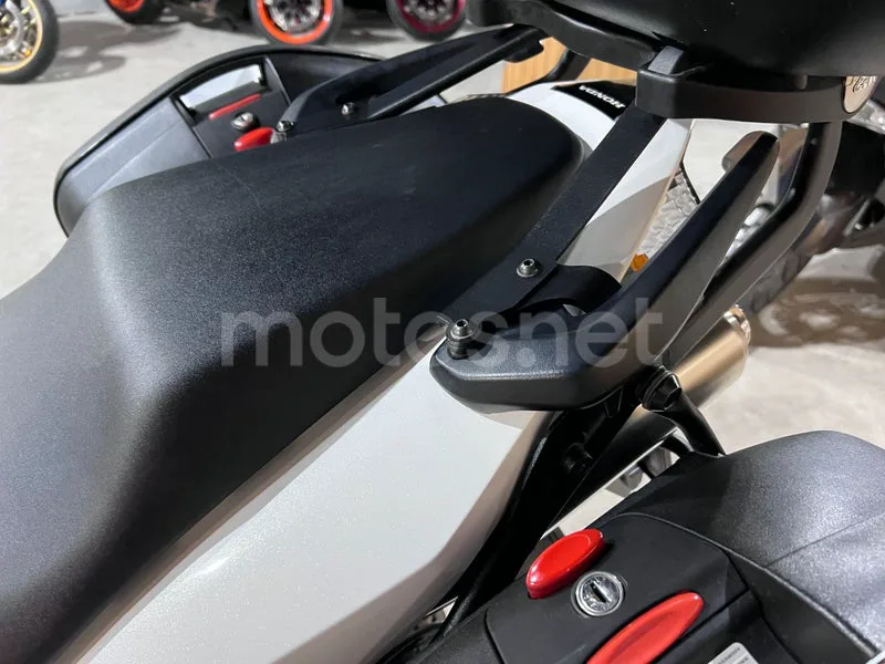 Honda VFR800F - Vista 64