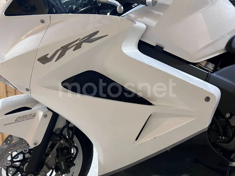 Honda VFR800F - Vista 75