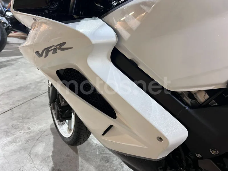 Honda VFR800F - Vista 76