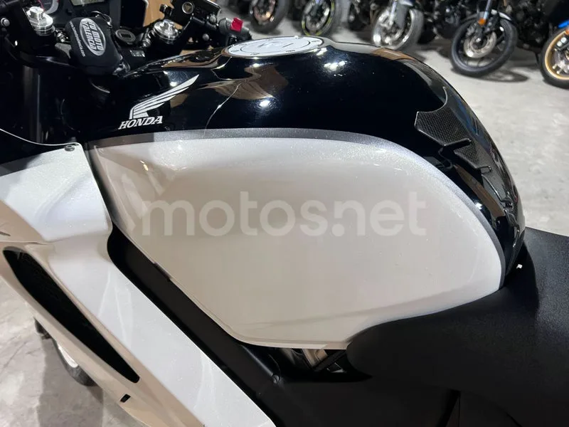 Honda VFR800F - Vista 79