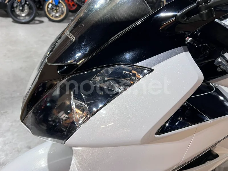 Honda VFR800F - Vista 81