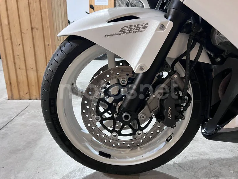 Honda VFR800F - Vista 84