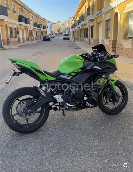 Kawasaki Ninja 650 - Vista 8