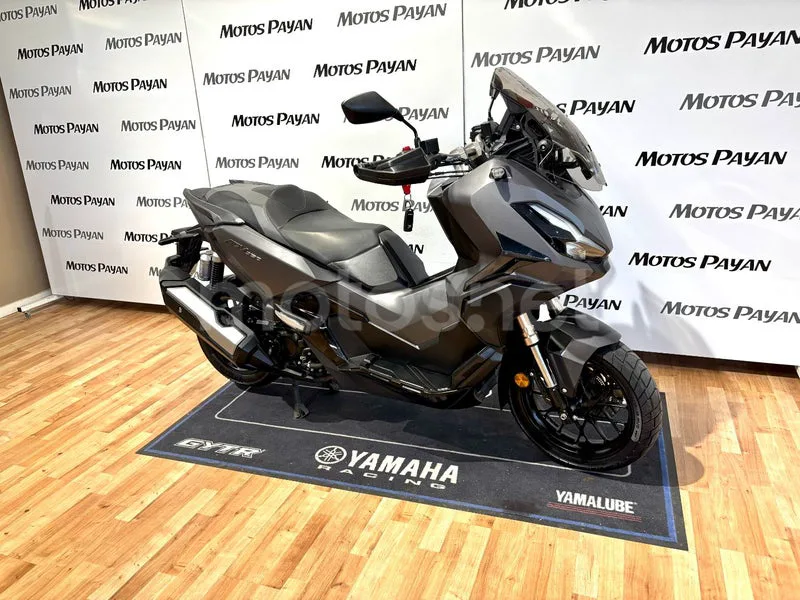 Honda ADV350 - Vista 3