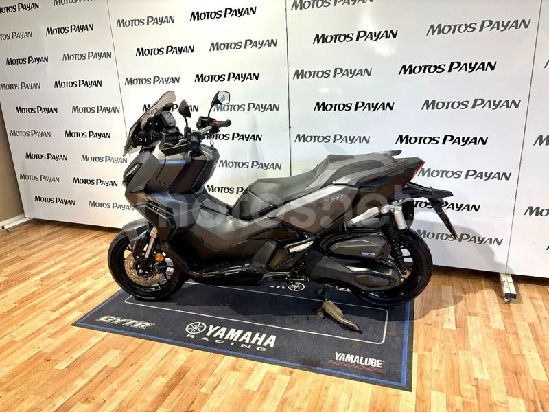 Honda ADV350 - Vista 4