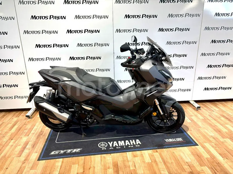 Honda ADV350 - Vista 5