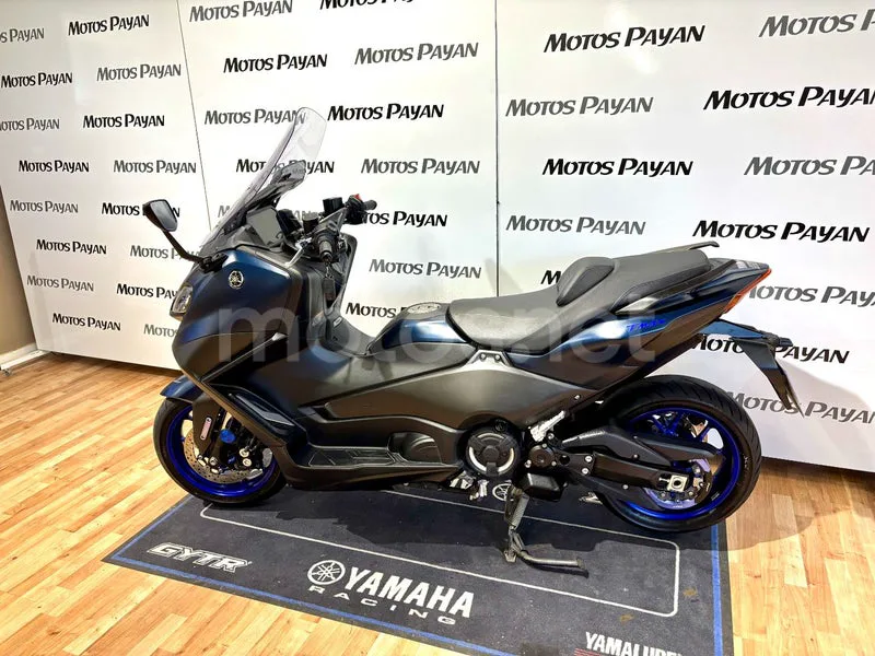 Yamaha TMAX - Vista 3