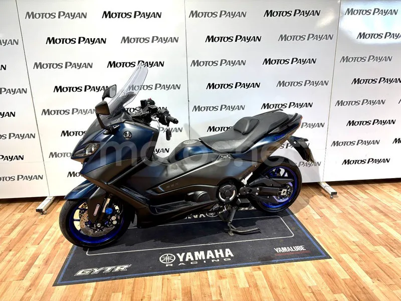 Yamaha TMAX - Vista 5