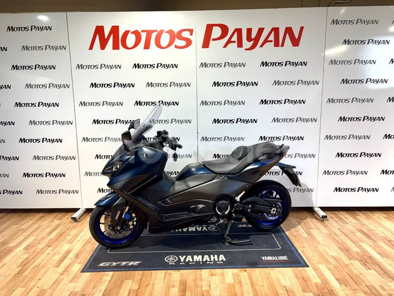 Yamaha TMAX - Vista 6