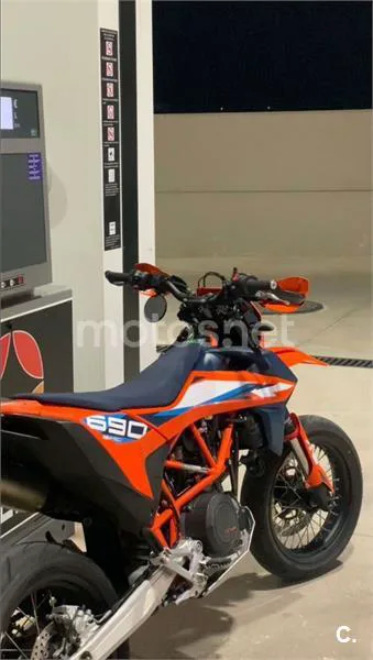 KTM 690 SMC R - Vista 3