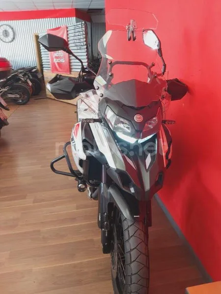 Benelli TRK 502 - Vista 9