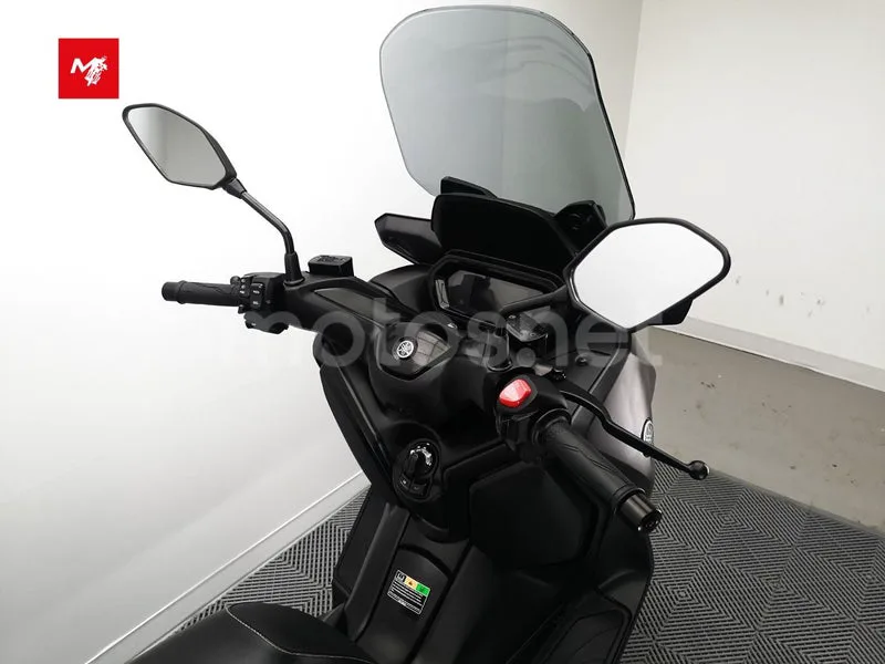 Yamaha XMAX 300 - Vista 8