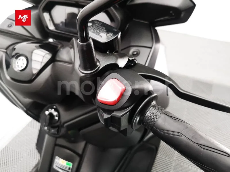 Yamaha XMAX 300 - Vista 10