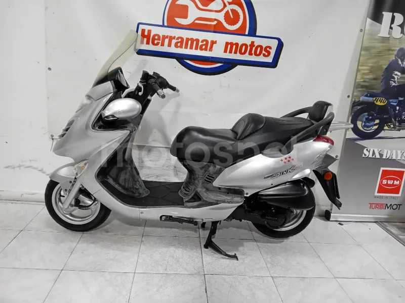 Kymco Grand Dink 125 999 € 2007 Madrid - 1